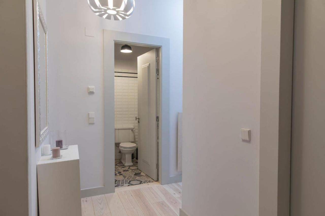 Lovelystay - 3 Bedroom Downtown Wonderwall リスボン エクステリア 写真